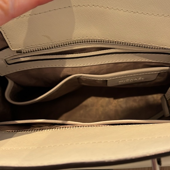 White with silver Michael Kors purse in excellent like new condition - Picture 2 of 4